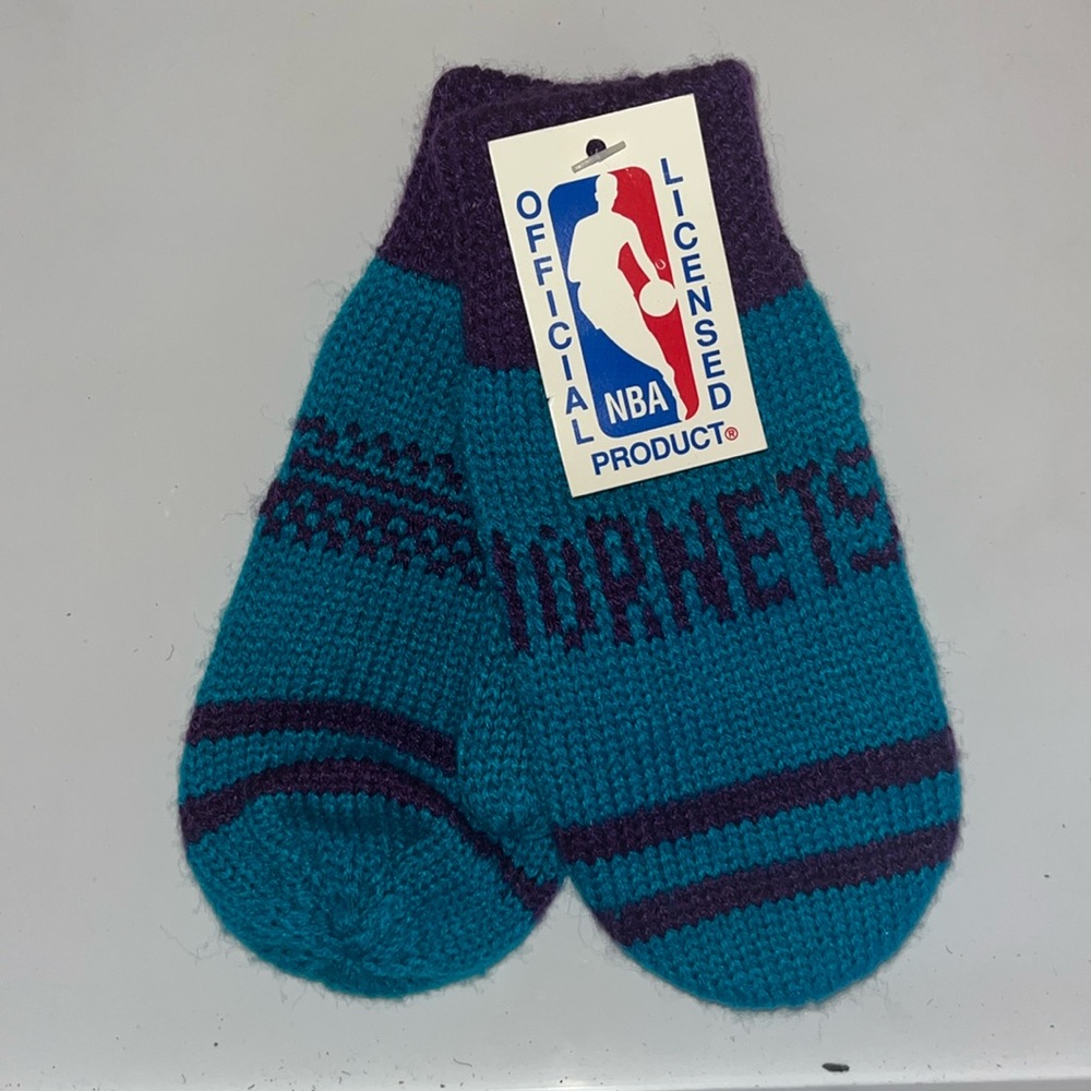 NBA Grossman Toddlers Vintage Mitten Winter Knit Gloves Team Hornets  NEW!